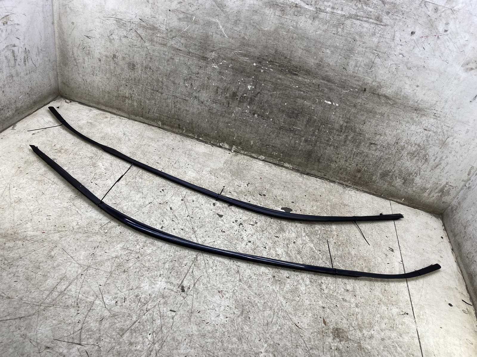 2020-2025 ASTON MARTIN DBX OEM LEFT RIGHT UPPER WINDOW FINISH MOLDING TRIM SET