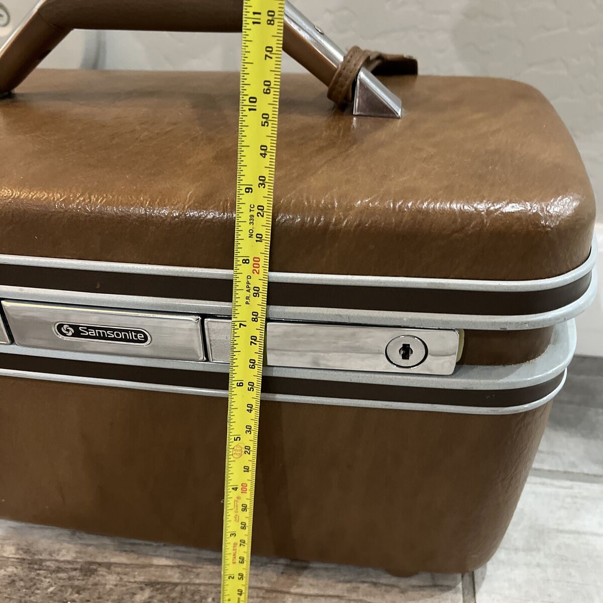 Vintage Samsonite Silhouette Beauty Case, Train Case w Vintage Samsonite Silhouette Beauty Case, Train Case w