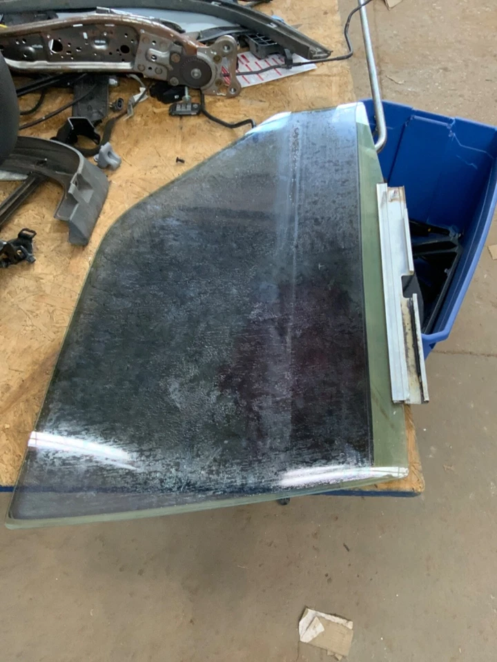 Mercedes-Benz 400E 1992 puerta delantera izquierda ventana vidrio OEM Foto 3 de 3