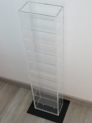 Plexiglas-Wandvitrine Multicase mit Carbon-Design Rückwand für