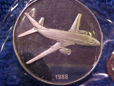 1988 BOEING EMPLOYEEs COIN CLUB Pewter 737-300 Jetliner Medal . BES