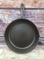 Vintage Unmarked Raised No. 8 Cast Iron Skillet w/ Gate Mark, Double Pour Spouts