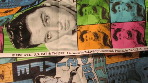 Edredón artesanal de color brillante VIP Cranston de tela de costura Elvis Presley 36" X 45" - Imagen 3 de 3