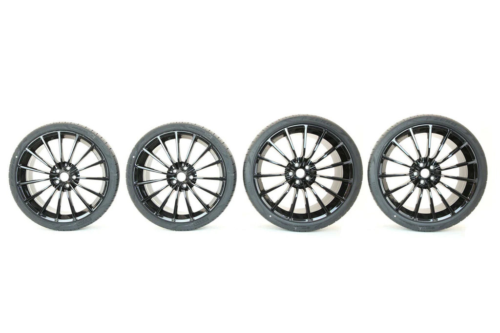 BRAND NEW GENUINE 2020 MCLAREN GT 15- SPOKE ALLOY WHEELS PIRELLI P-ZERO TYRES