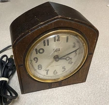 Vintage Made in USA Electric Seth Thomas  Wooden Mantle Clock  Runs & keeps Time