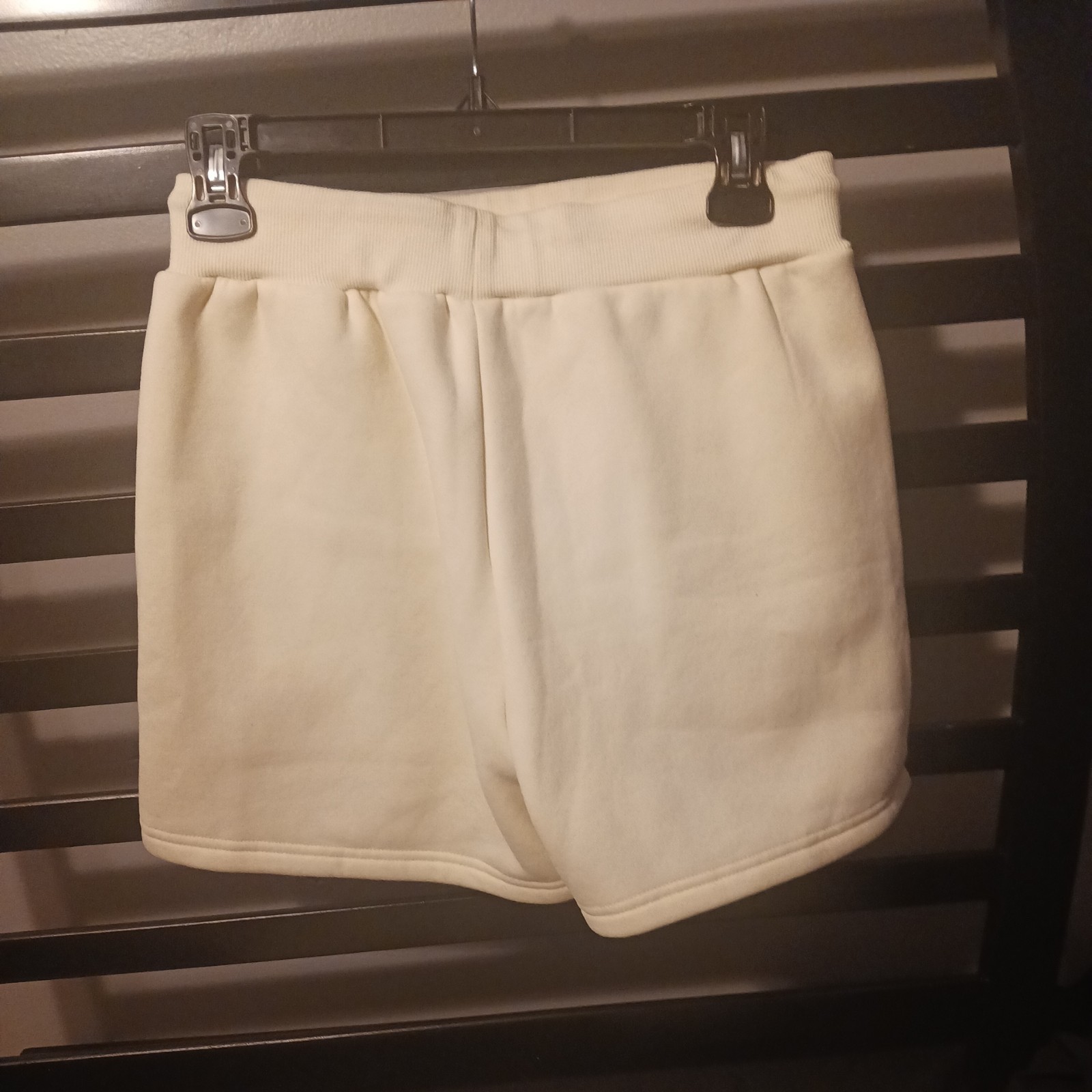 Pantaloncini corti in pile prima fila patch grafica panna uomo taglia L nuovi