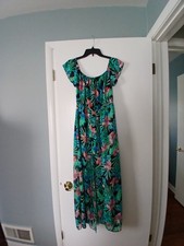 Really cute Romper size S. Great condition.