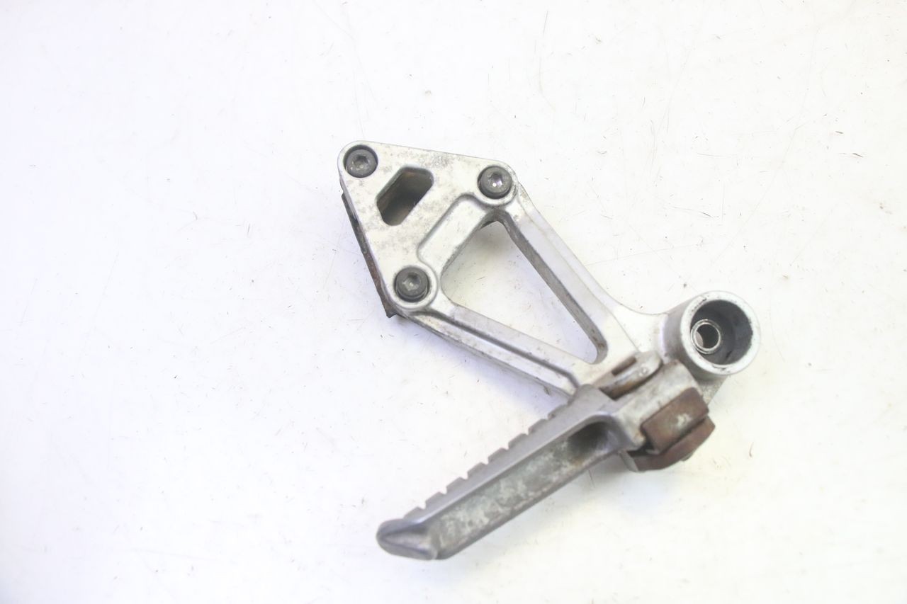 RIGHT REAR FOOTPEG BRACKET - KAWASAKI GPX R WARBIRD 600 (1988 - 1993)