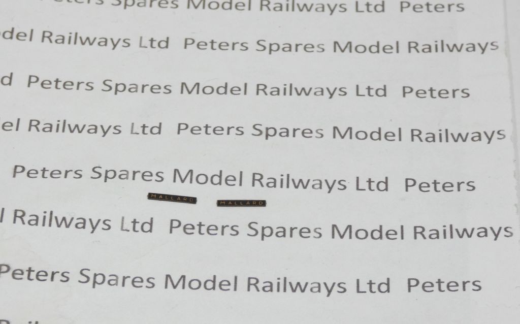 Dapol 108859 A4 N Gauge Nameplate Mallard (Pair)