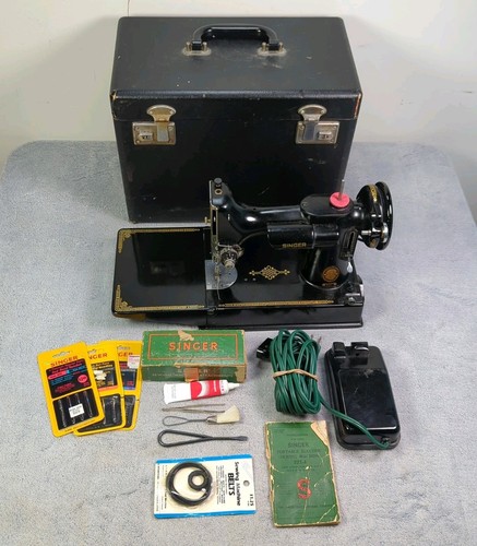 Vintage 1952 Singer 221-1 Featherweight Sewing Machine With Case TESTED WORKS