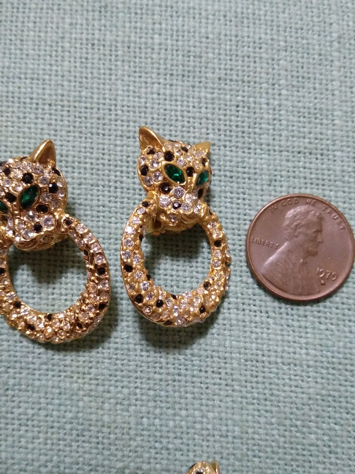 VTG STATEMENT RUNWAY EMERALD LEOPARD CRYSTAL ENAM… - image 9