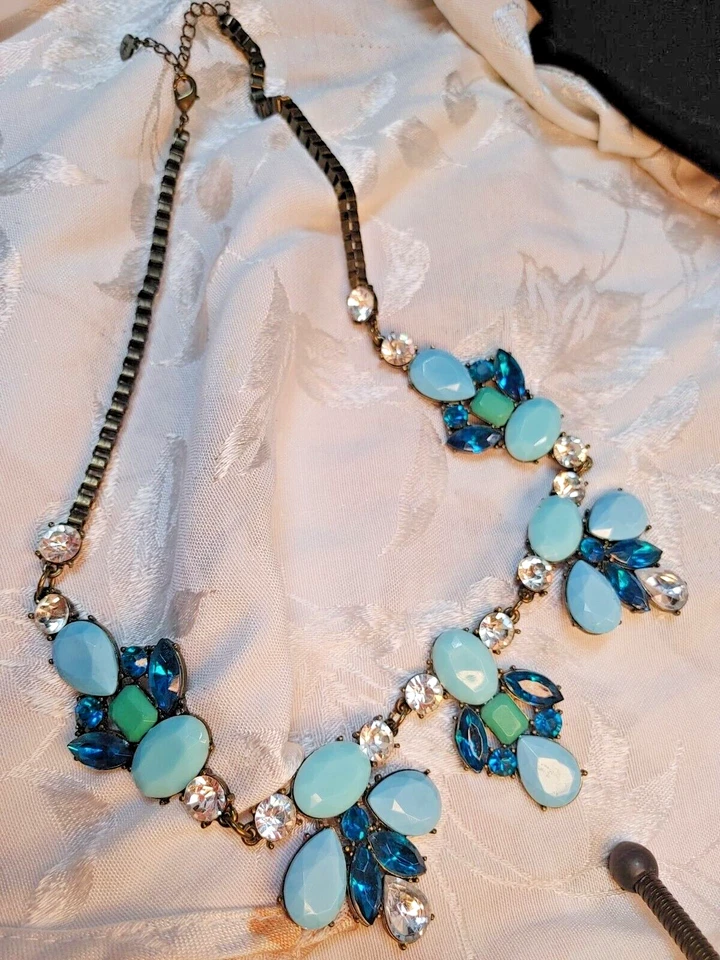 Accesorio Verde y Azul Estilo Vintage Estrás Distintivo Collar Estrás Foto 4 de 4