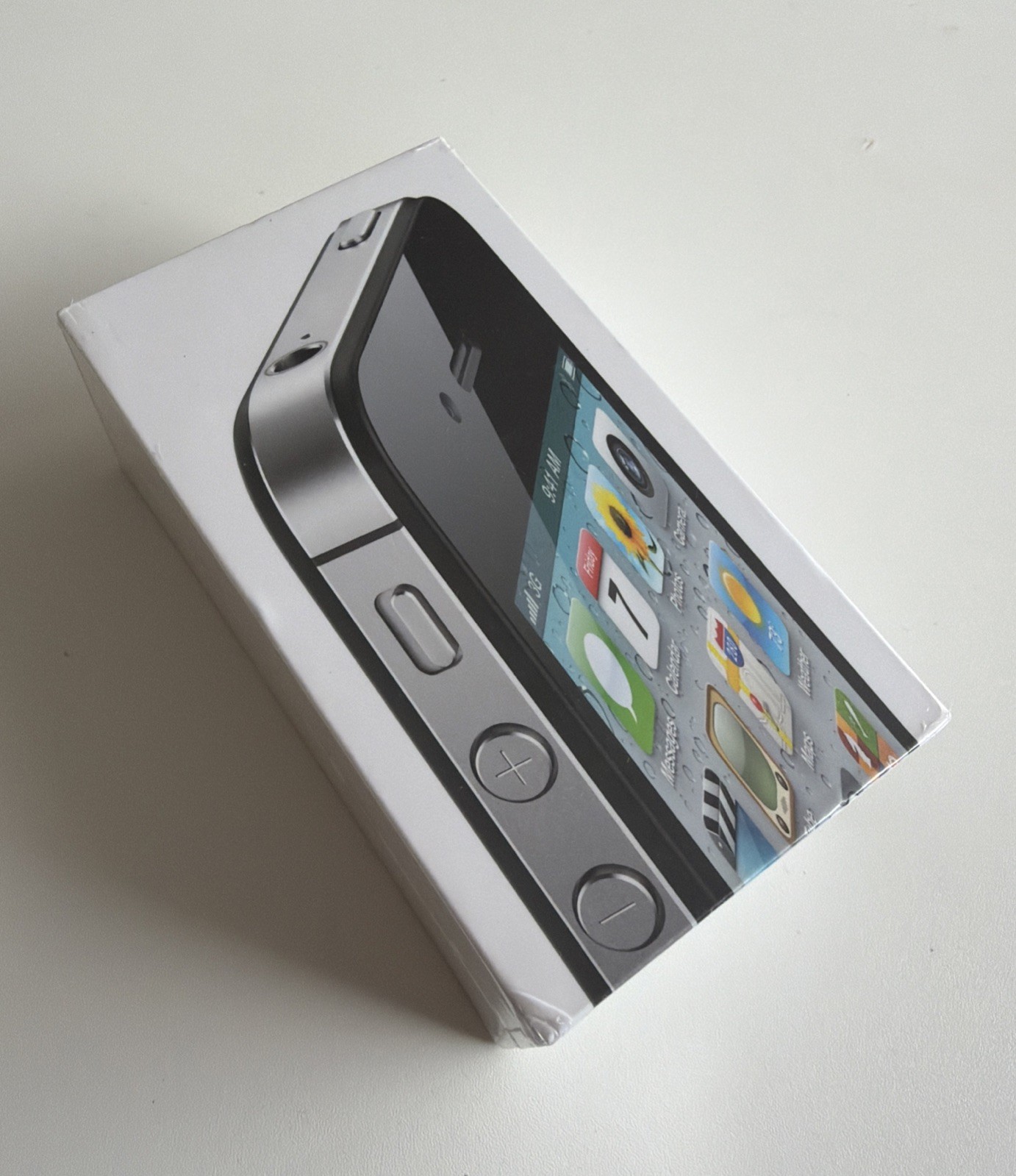 New Sealed Old Stock Apple iPhone 4s 16gb 5th Generation - UK Model Rare iOS 5