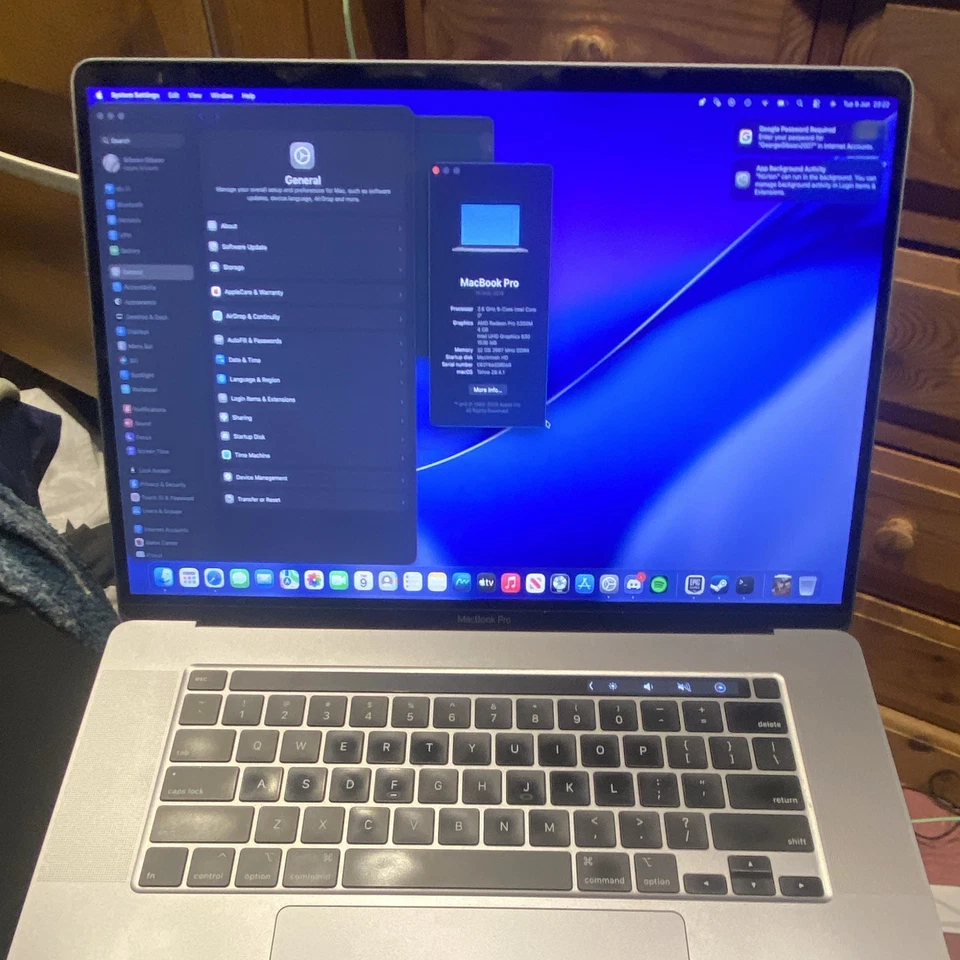 Apple MacBook Pro 16" A2141 500GB Intel 8/6-Core i7/i9 2.6GHz 32GB/16GB RAM 2019, photo 1 of 5