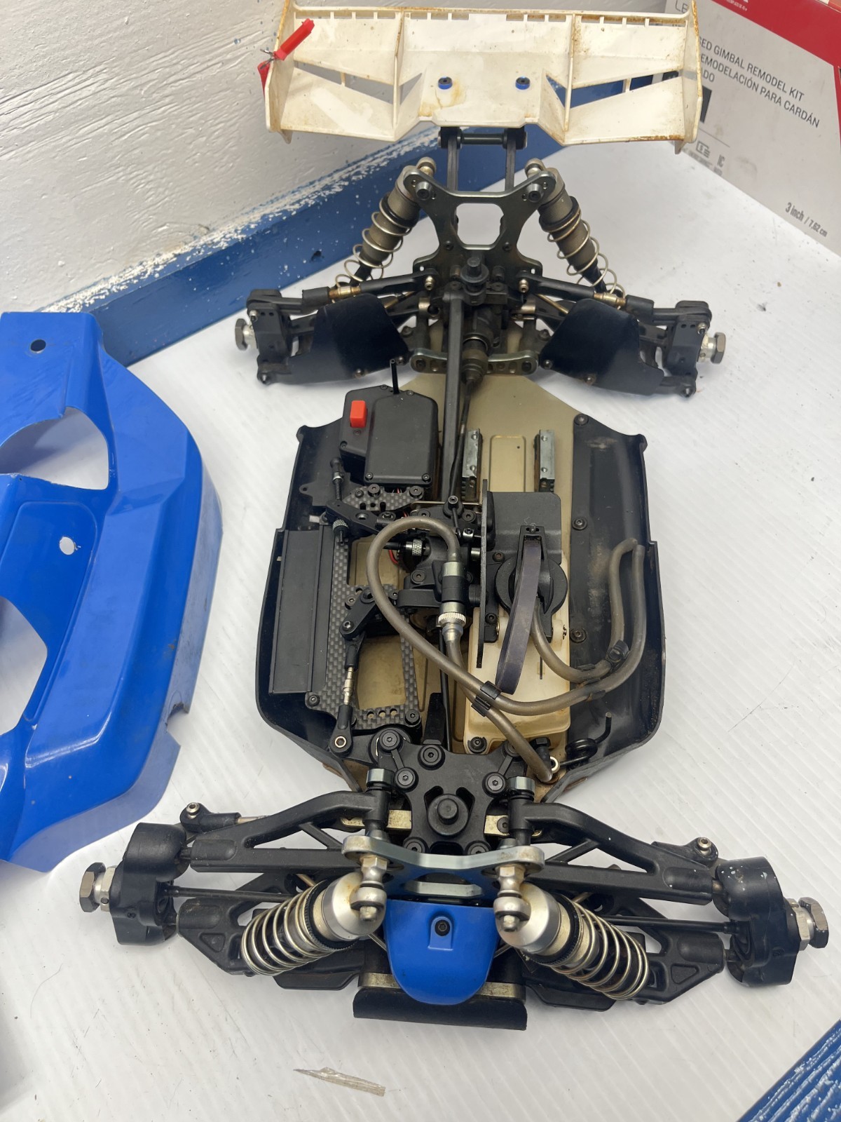Mugen Seiki MBX7R Nitro 4wd 1/8 Pro Buggy. Roller.