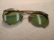 AMERICAN OPTICAL AO GREEN LENS 23 FUL VUE SAFETY GLASSES