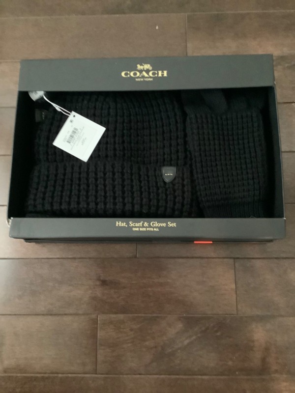 NEW Coach black Waffle Hat / Scarf / Gloves / BOXED SET / Wool MSRP $ 225