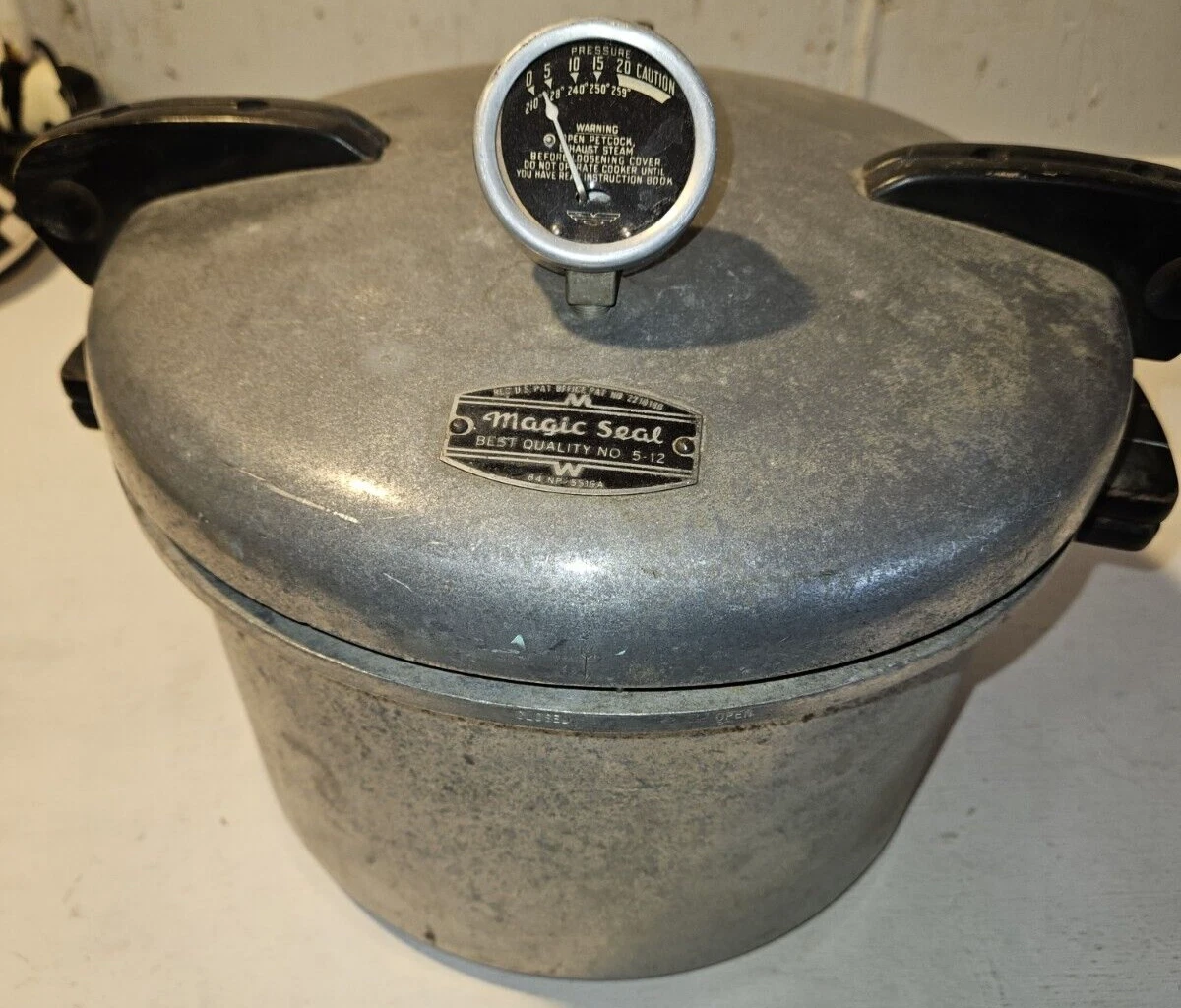 Magic Seal Pressure Cooker / Canner - B4 NP-5516A NO. 5-12