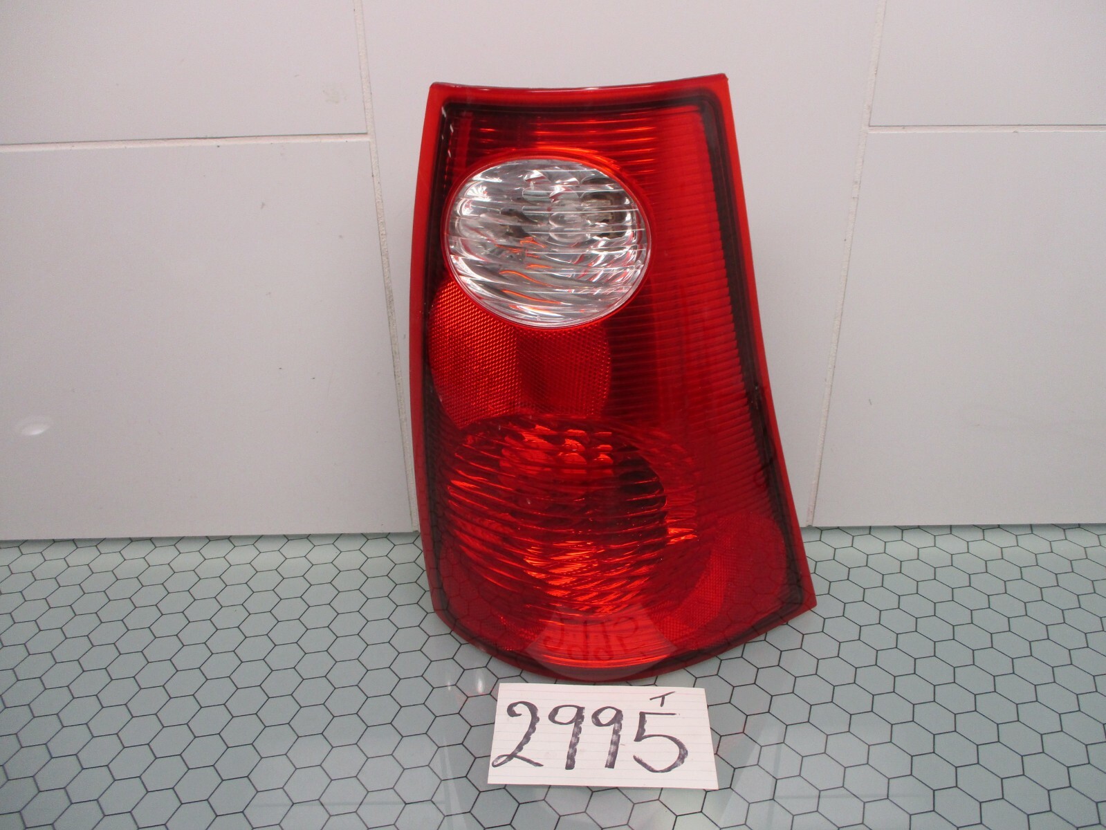 01 02 03 04 05 Ford Explorer PASSENGER Side Tail Light Used Rear Lamp #2995-T 