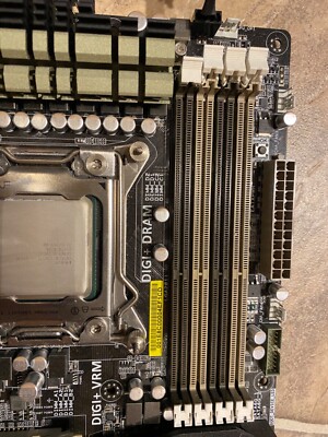 Motherboard -ASUS Sabertooth X79 TUF, CPU i7-3930K SR 0KY 3.20 GHz