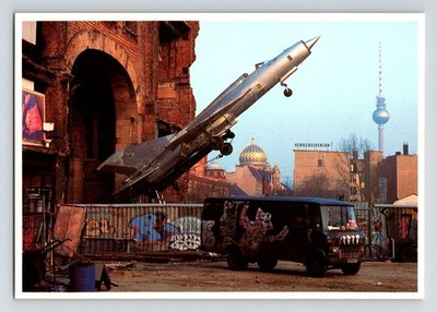 Deutschland: Berlin, Tacheles. Synagoge und Fernsehturm. Unbestellte Postkarte.