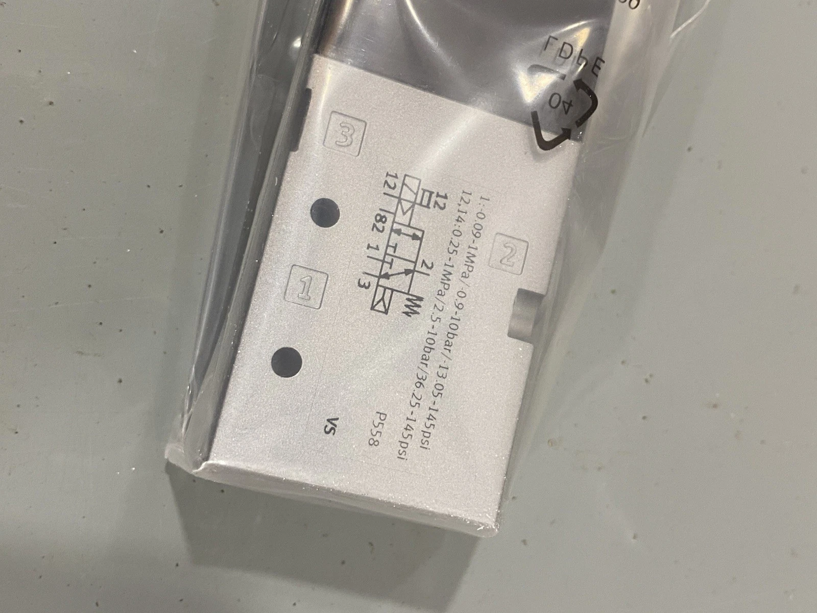 Festo VUVS-L20-M32C-MZD-G18-F7 575259 Solenoid Valve Brand New 4