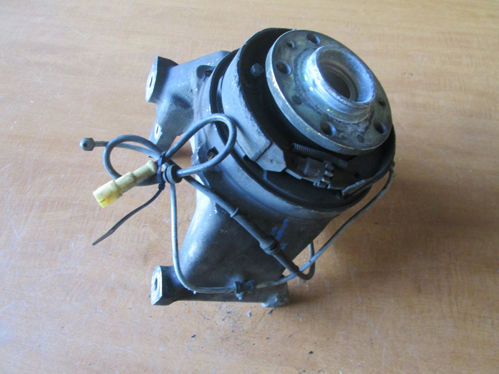 Ferrari 550 M - LH Rear  Axle Hub Spindle Knuckle Wheel Bearing # 173712