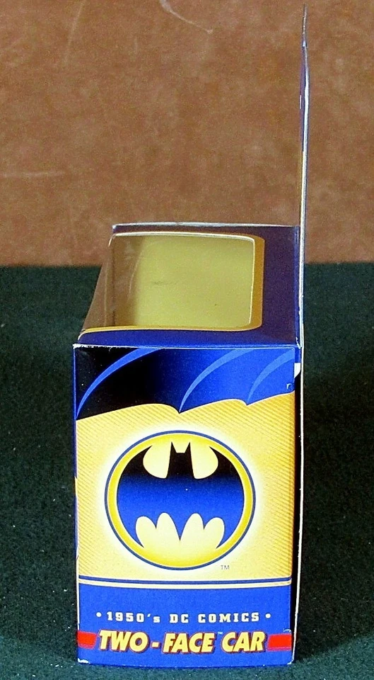 77318 CORGI 1950'S DC COMICS BATMAN TWO-FACE CAR 1:43 SCALE DIECAST VEHICLE EXMT - Image 2 of 4