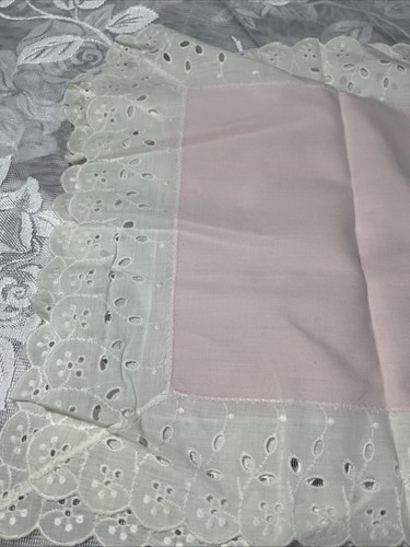 Vtg Eyelet Lace Linen Dresser Runner 13X30 Pink Trimmed In White 2 Inch Border - Picture 4 of 8