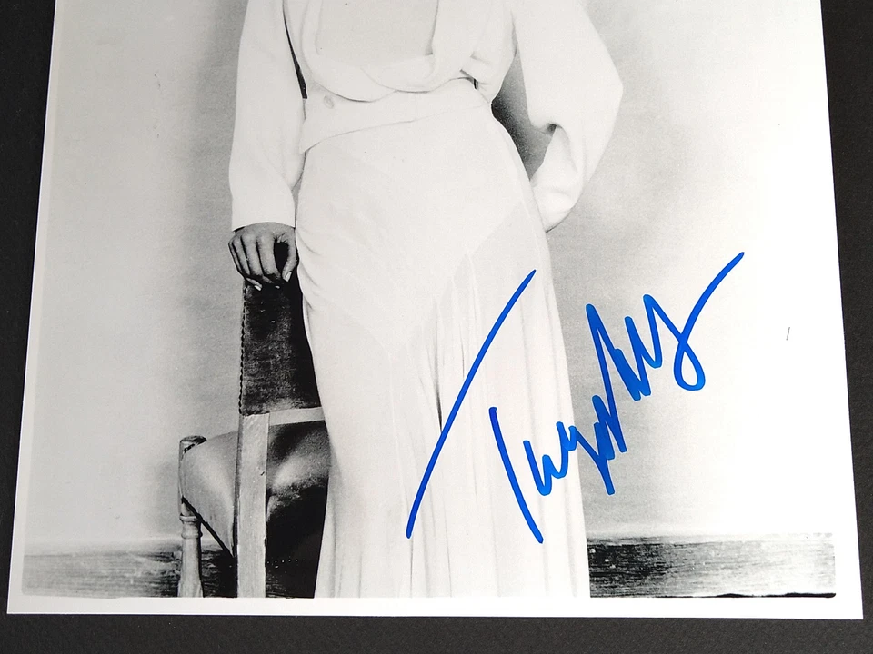 Photo signée Tanya Roberts - Autographe avec COA - Bond 007 Dangereusement vôtre - Photo 3/4