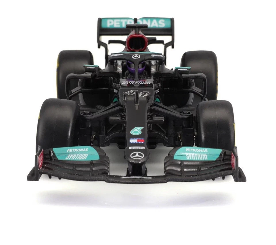 Mercedes Benz AMG F1 W12 E Performance Lewis Hamilton #44 negro 1:24 RC Maisto Foto 2 de 4