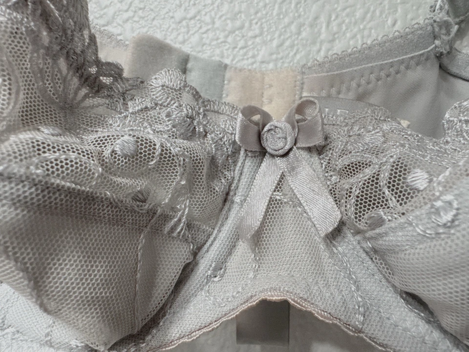 Sujetador con aros sin forro Dreamweaver lencería Alegro 9025A GRIS talla 30E Foto 2 de 3