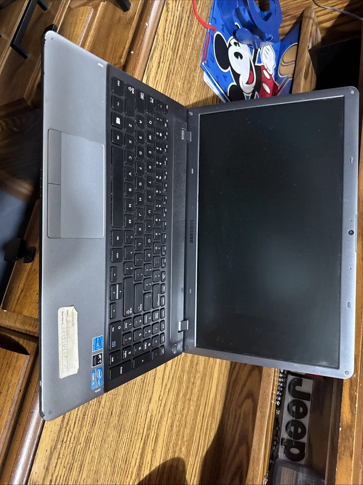 Samsung NP350V5C Laptop Works But Dont Have Charger - Image 2 of 4