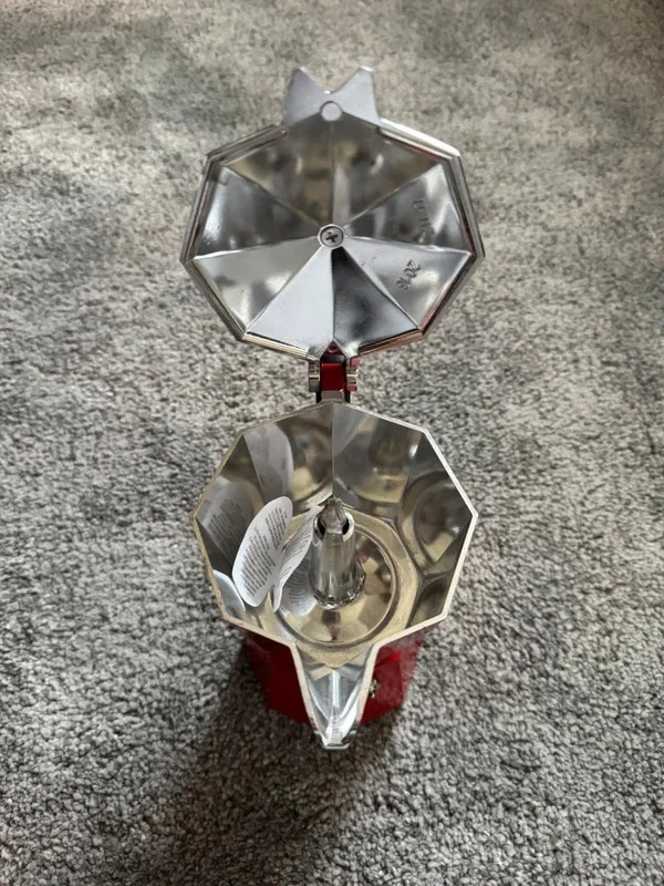 Supreme Bialetti Moka Express Macchina da Espresso per 6 Tazzine NUOVA - Image 4 of 4