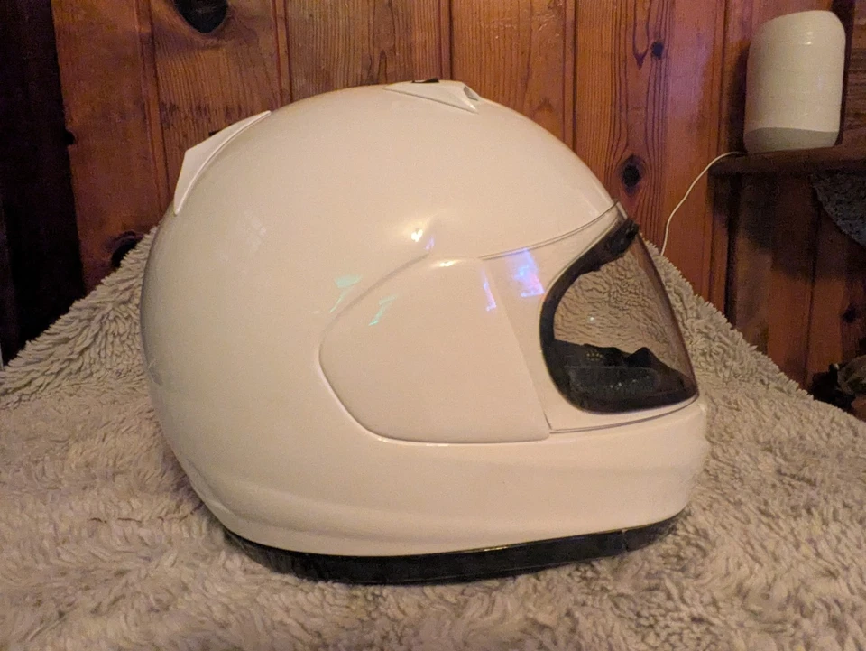Arai Signet Gt .Diamond White/Full Face Helmet/Clear Visor/Size XLarge - Image 2 of 4