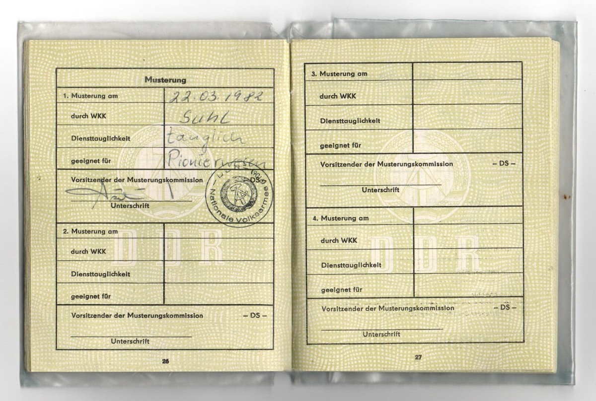 Document Militaire Original RDA/NVA : Carte D'identité De Service Wehrpass Pour Lieutenant - Allemagne