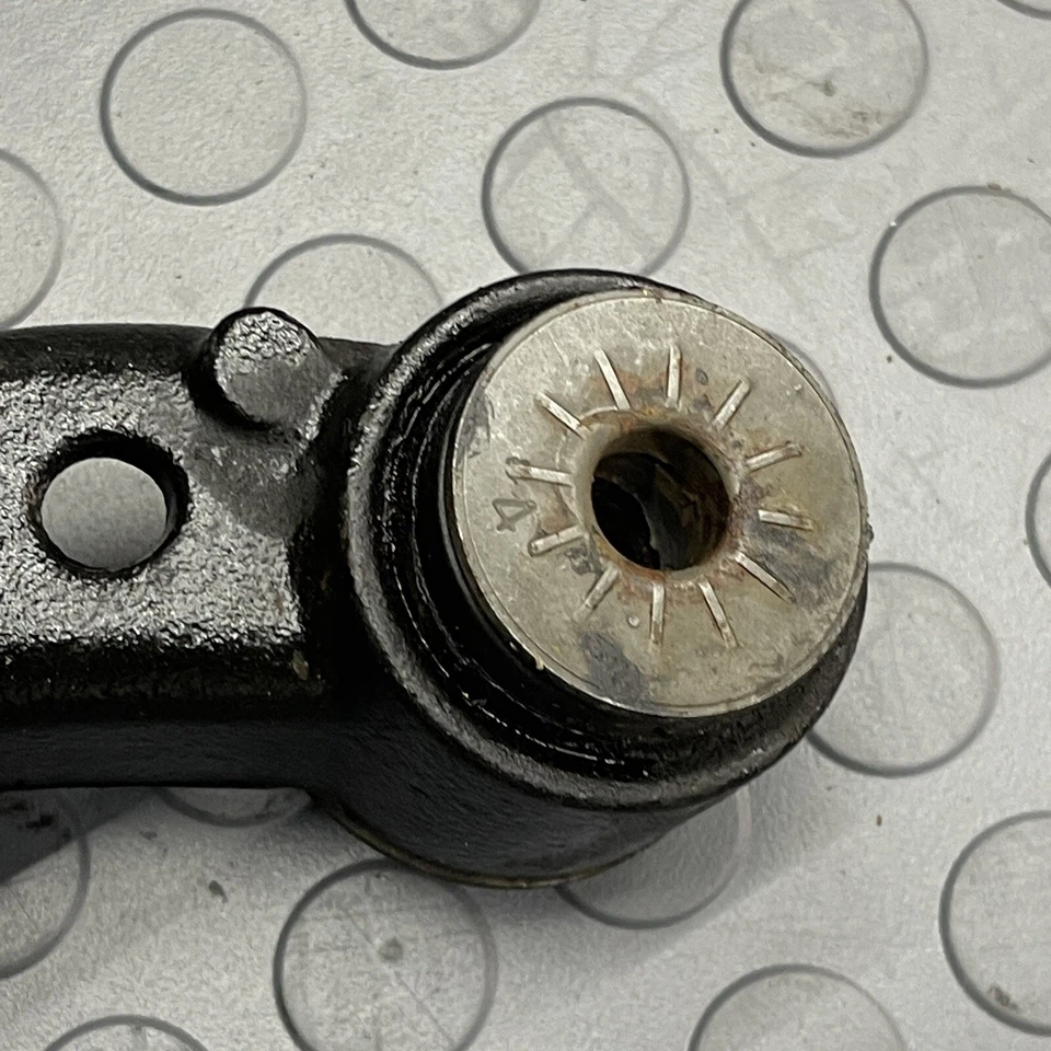 Chevrolet Tahoe 2015-2020 diferencial delantero derecho soporte de montaje OEM Foto 3 de 4