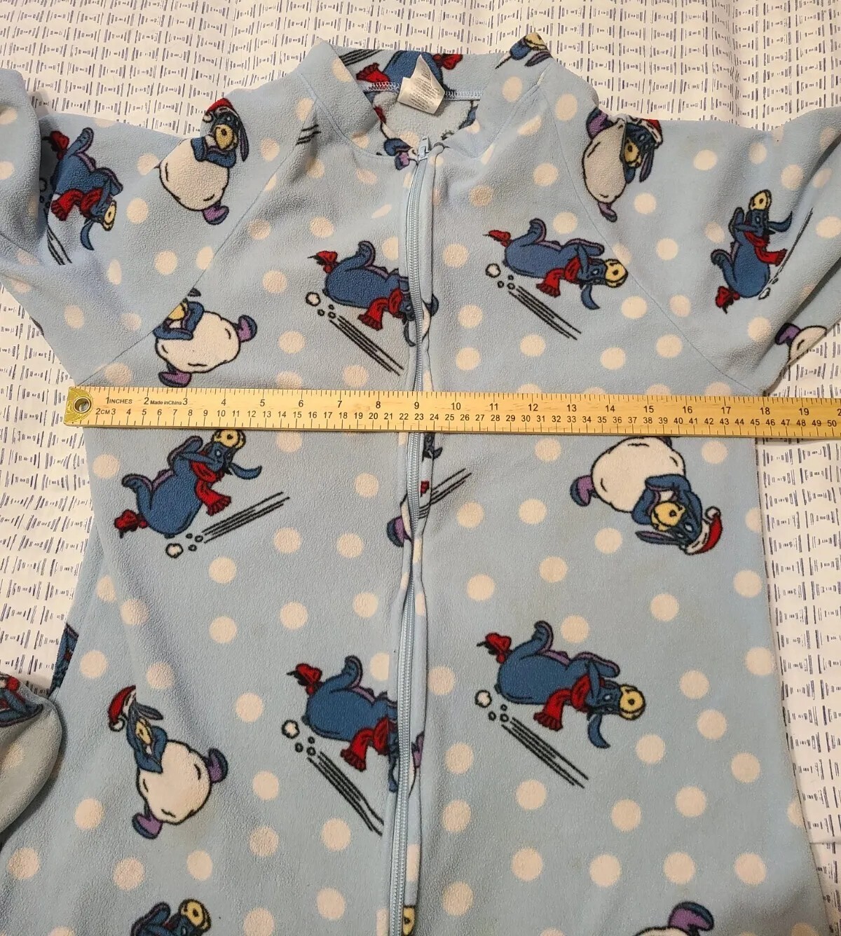Disney Footed Eeyore Pajamas Christmas Holiday Snowballs Size M Light