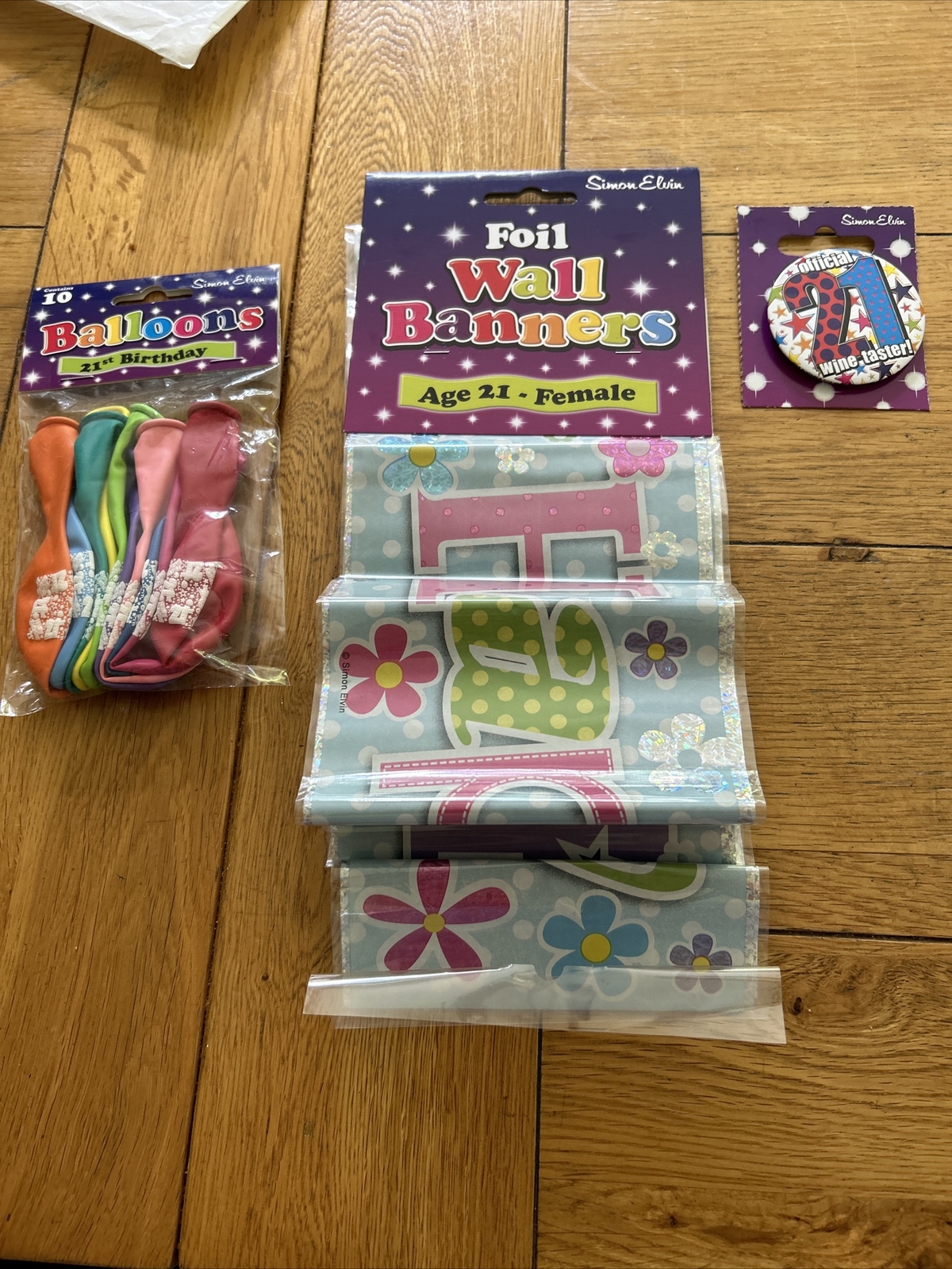 Simon Elvin 21st birthday party decorations badge balloons banner Female