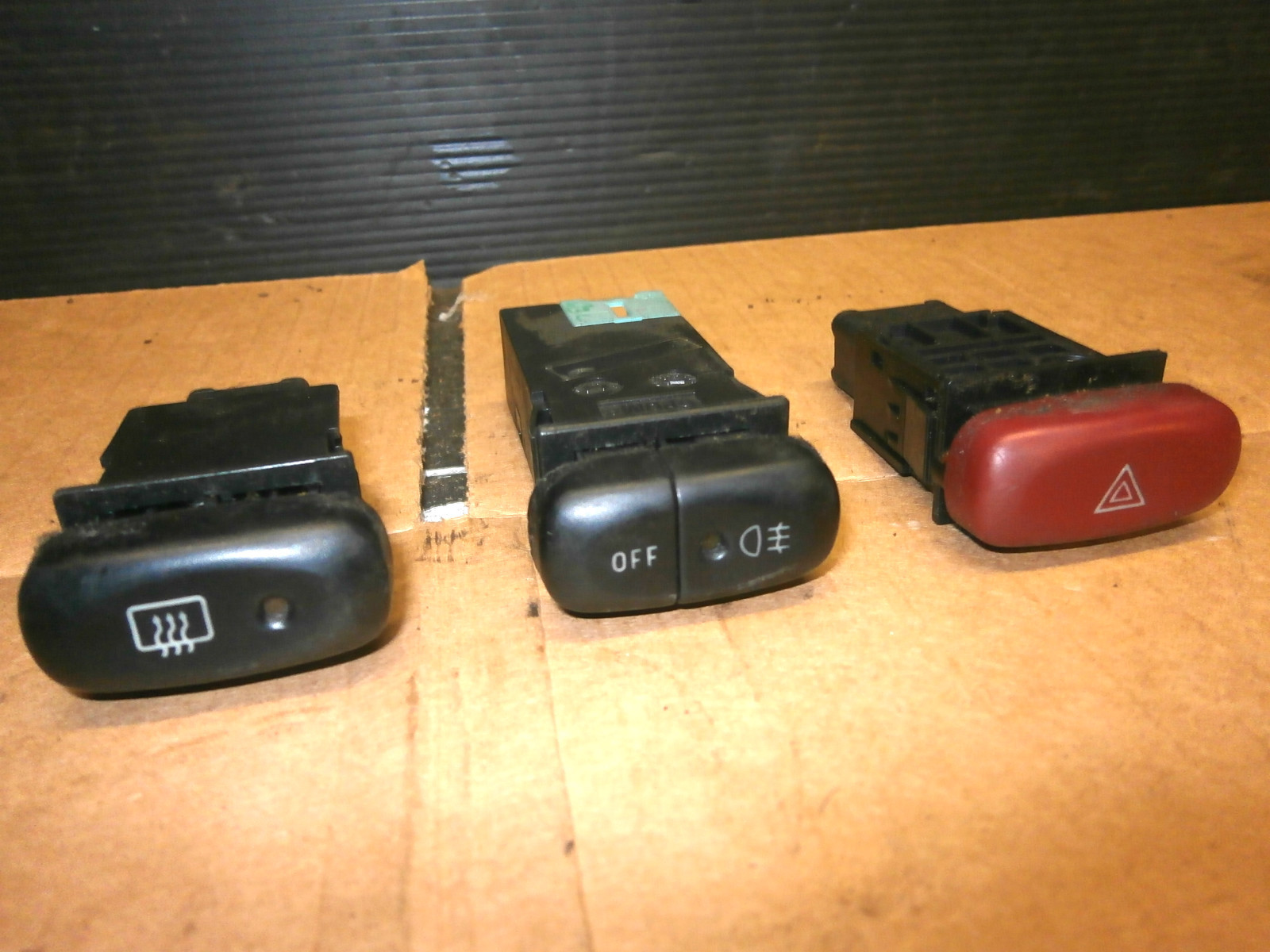 2004 Suzuki Alto with Heated Window, Fog Light, and Hazard Switches