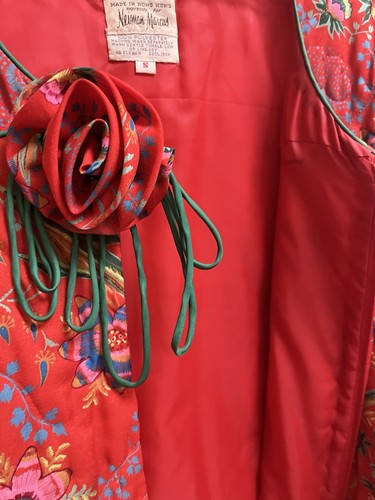 VTG Neiman Marcus (made In Hong Kong) Red Quilted Floral Zip Robe Sz Small - Picture 7 of 8