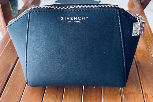 Givenchy 3-D BLACK Raised Logo Faux Leather CLUTCH Cosmetic MAKEUP Bag POUCH - Picture 7 of 7