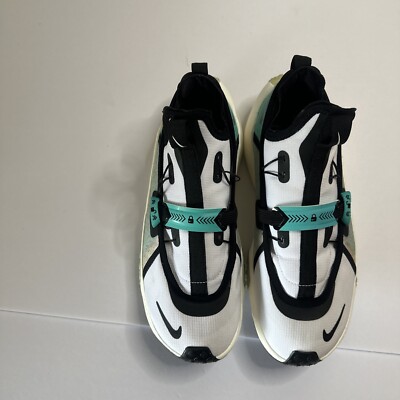 nike zoom traverse sneaker