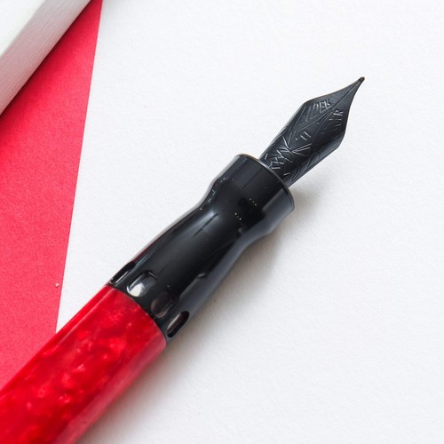 Pineider La Grande Bellezza Rocco Fountain Pen - Red - Picture 3 of 11