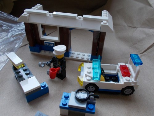500g LEGO POLICE 1/2 KG CHILO STARTER ADD ON PK, 2 CITY MINIFIG POLIZIOTTO STAZIONE WKMAN - Foto 4 di 9