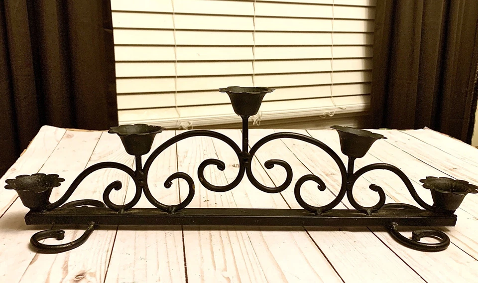 Hermoso Candelabro Vela Diseño Pergamino Ornado Hierro Forjado Negro, 5 Velas Foto 3 de 4