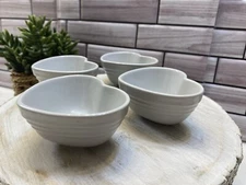 Le Creuset Mini Heart Bowls Set of 4 Vapeur New in Box