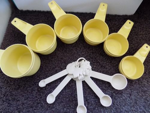 Tupperware Measuring Cups Complete & Paula Deen Rooster Chicken Measuring Spoons