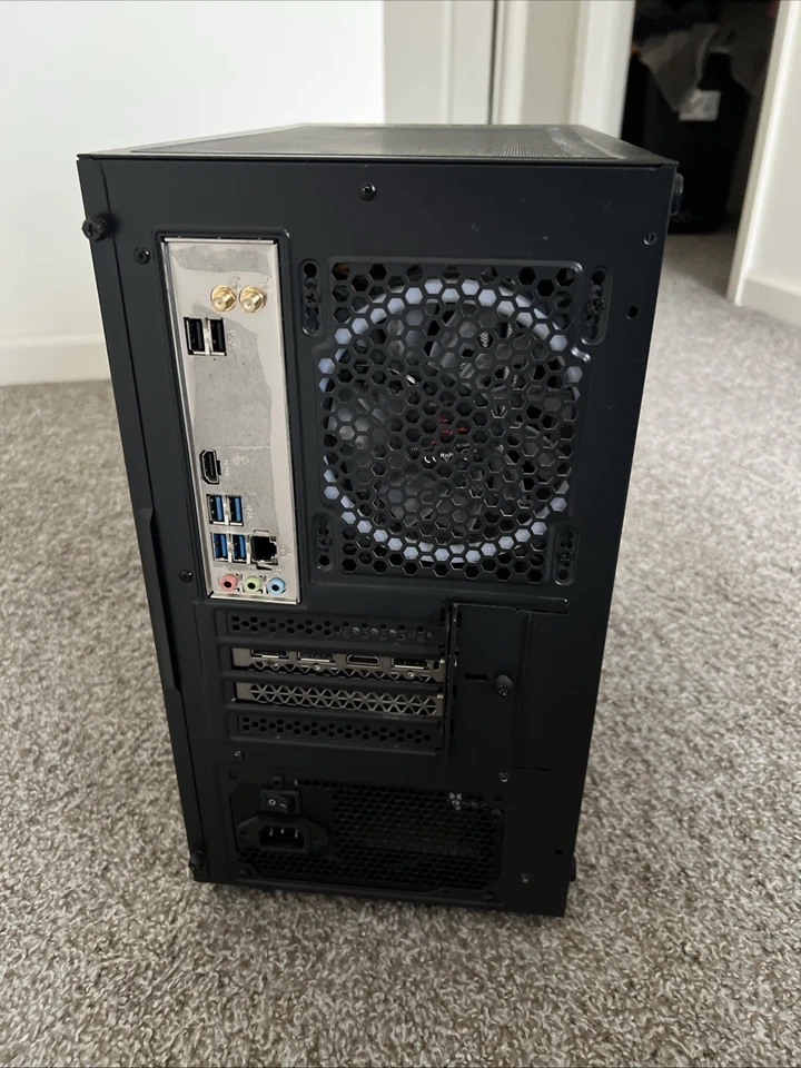 PC para juegos preconstruida Skytech. Uso mínimo. Nividia 3060 con AMD Ryzen 5. Foto 3 de 4