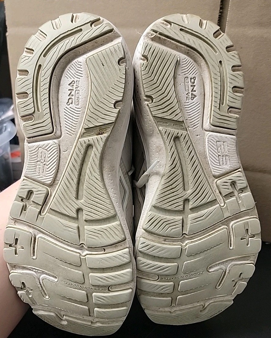 Brooks Adrenaline GTS 23 Womens 9.5  Shoes Gray Running Walking  thumbnail 6